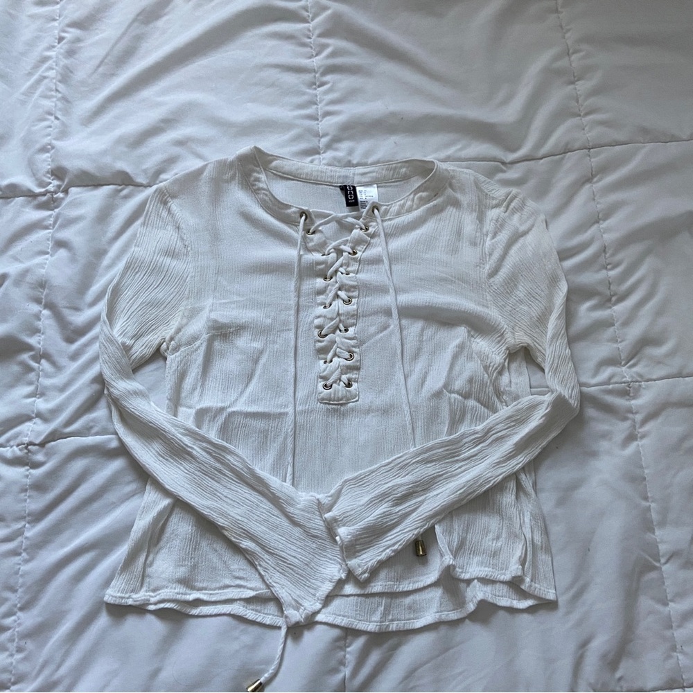 white bell sleeve long sleeve